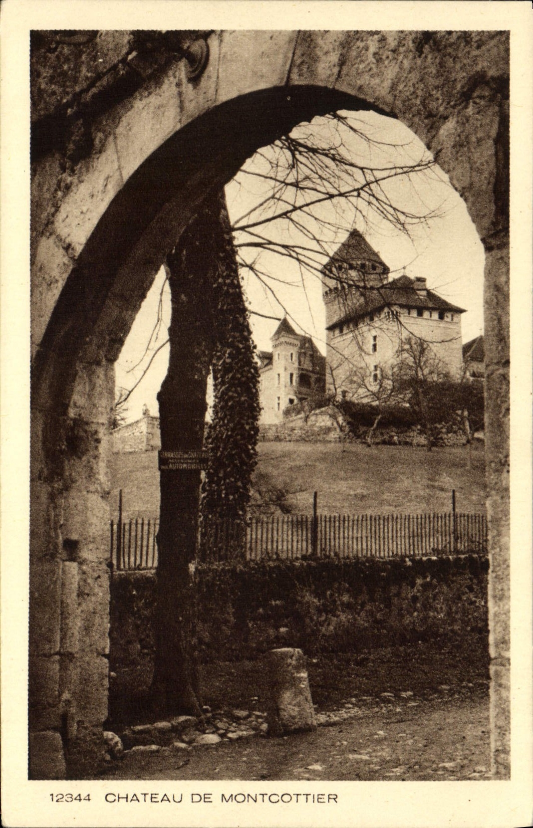 VINTAGE POSTCARD Castle De Montcottier