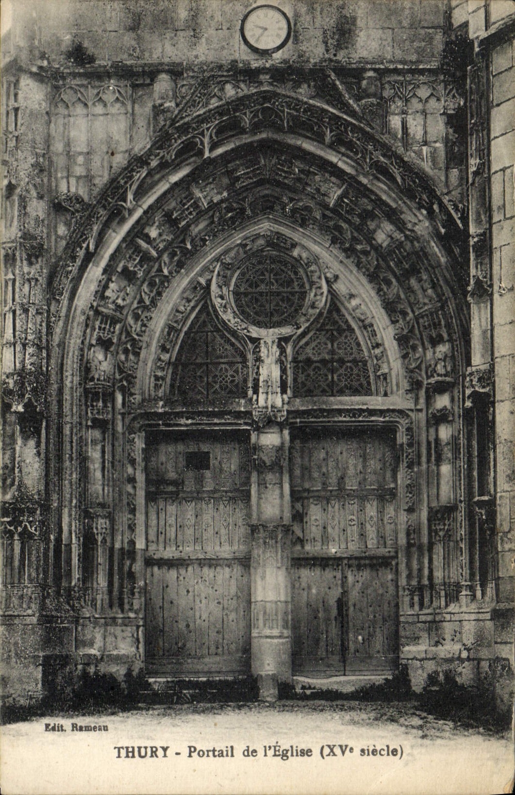 CPA Thury Portail De l'Eglise