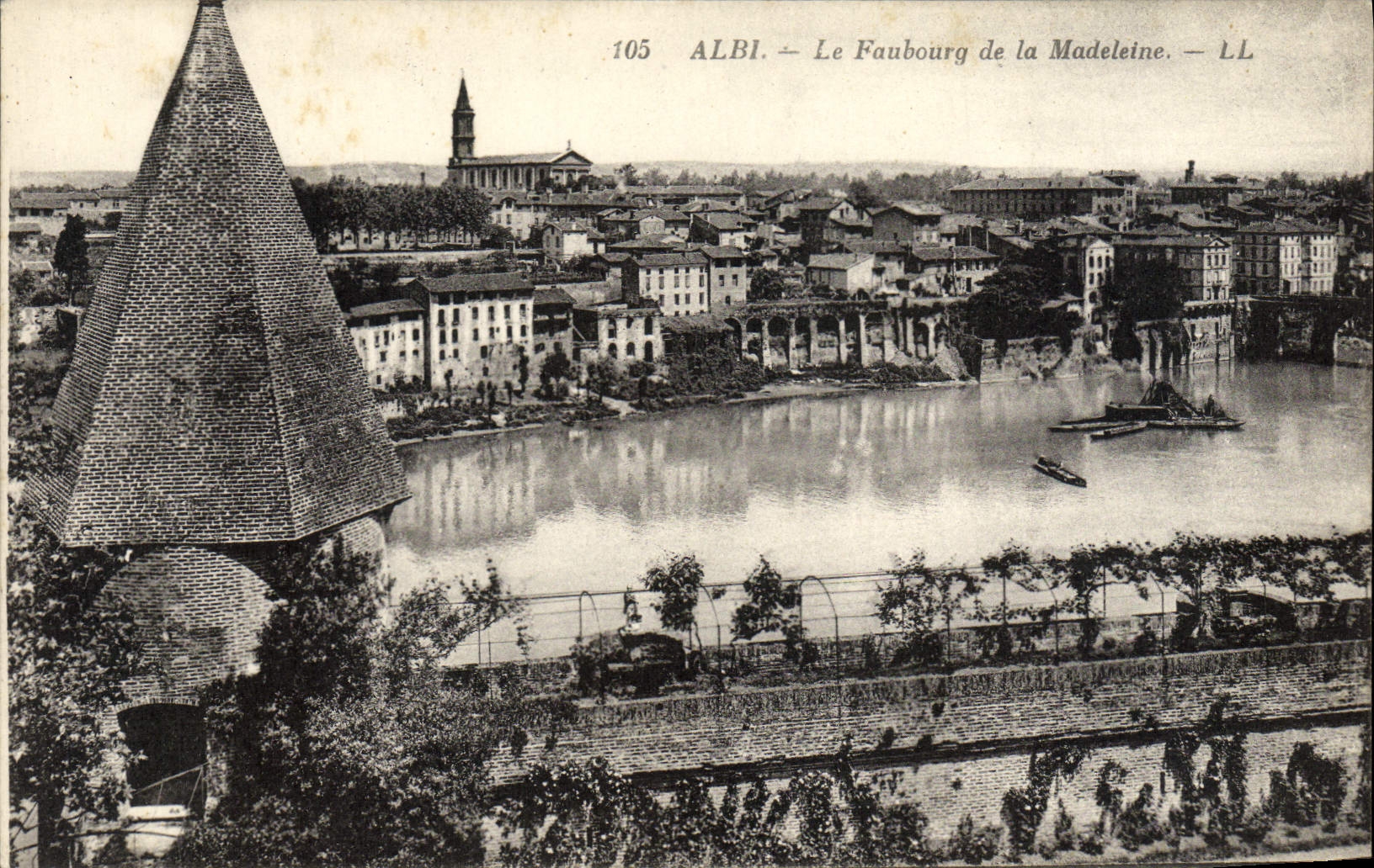 POSTAL Albi de la VENDIMIA el suburbio de la Madeleine