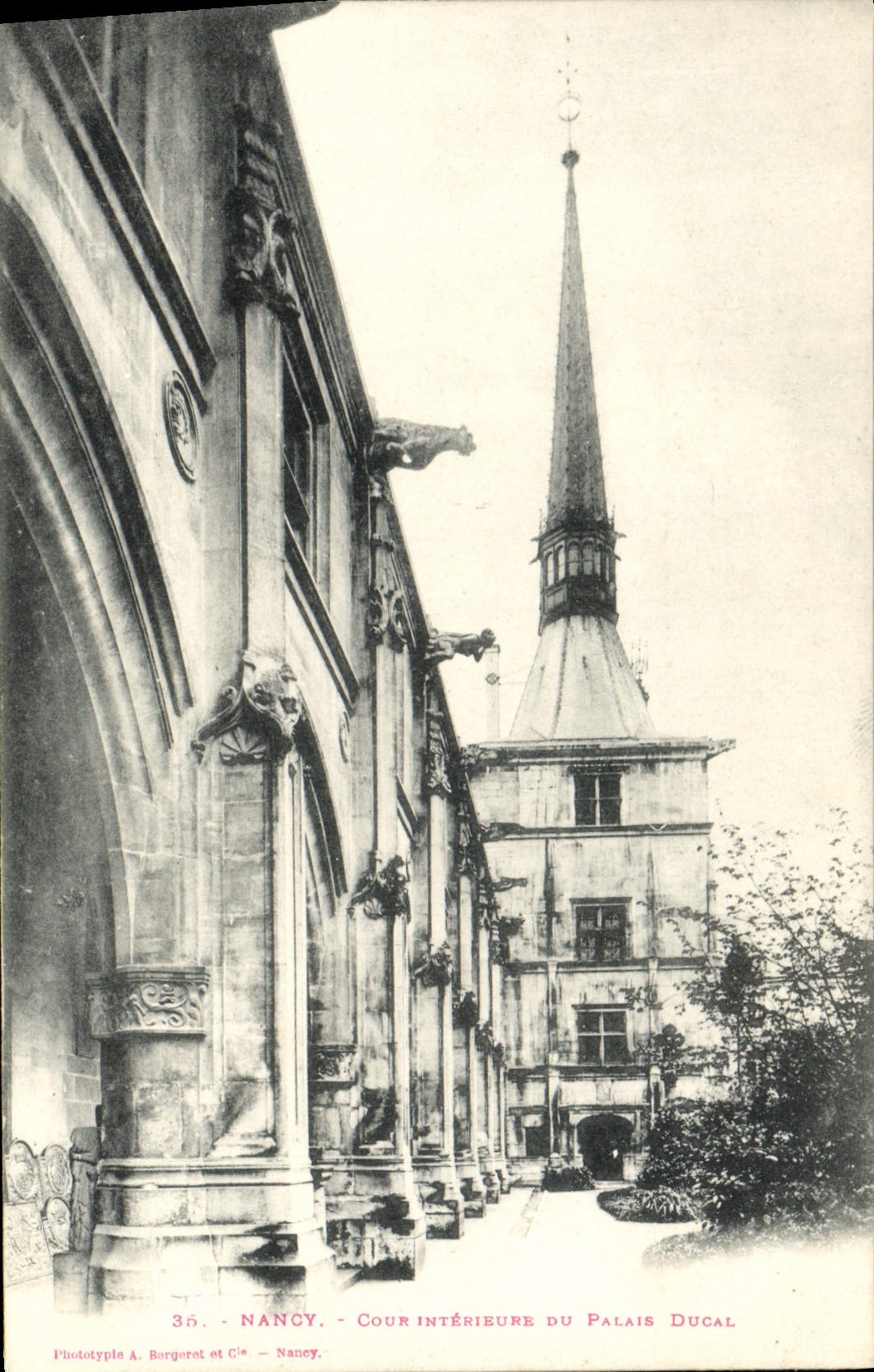CPA Nancy Cour Interieure Du Palais Ducal