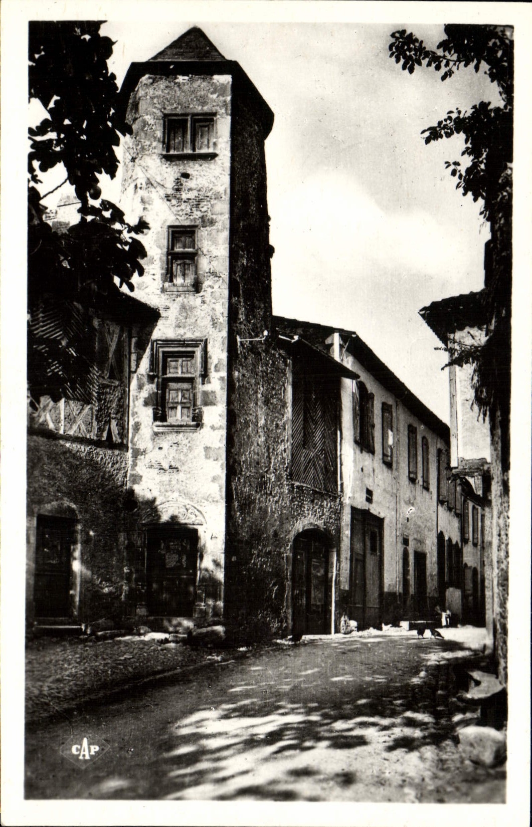 MODERN CARD St Bertrand De Comminges Old woman House