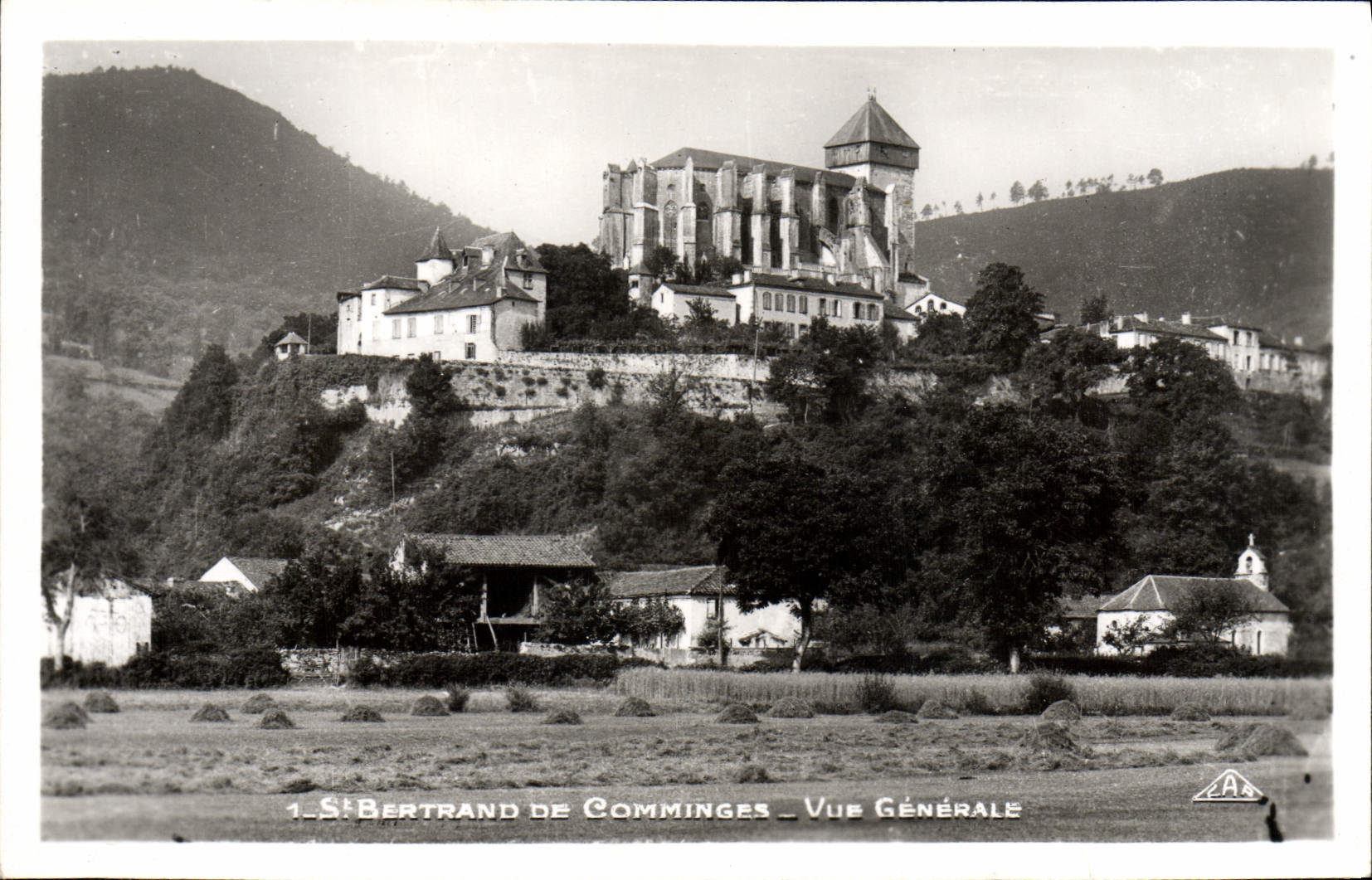 MODERN CARD St Bertrand De Comminges View