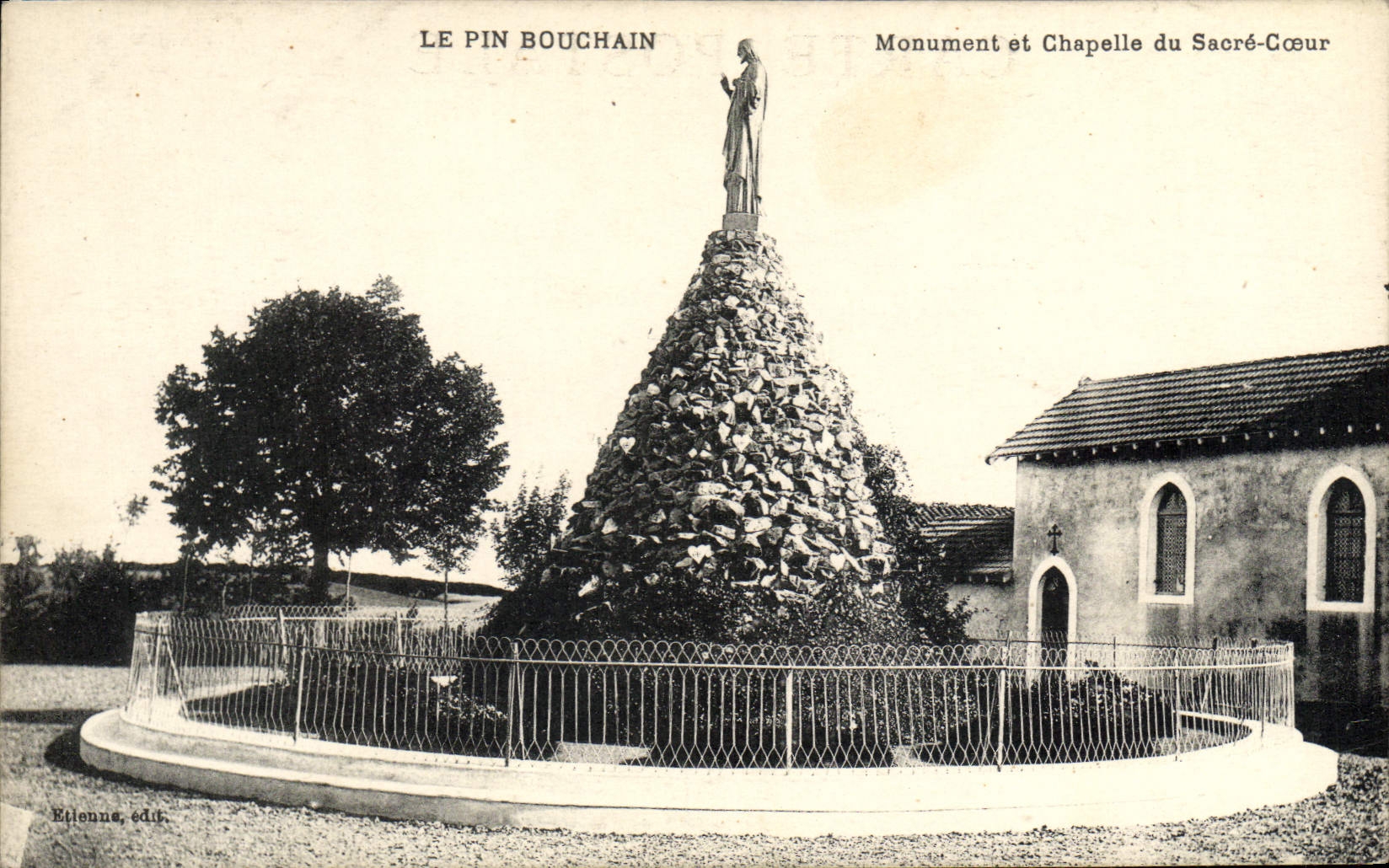CPA Le Pin Bouchain Monument Et Chapelle Du Sacre Coeur