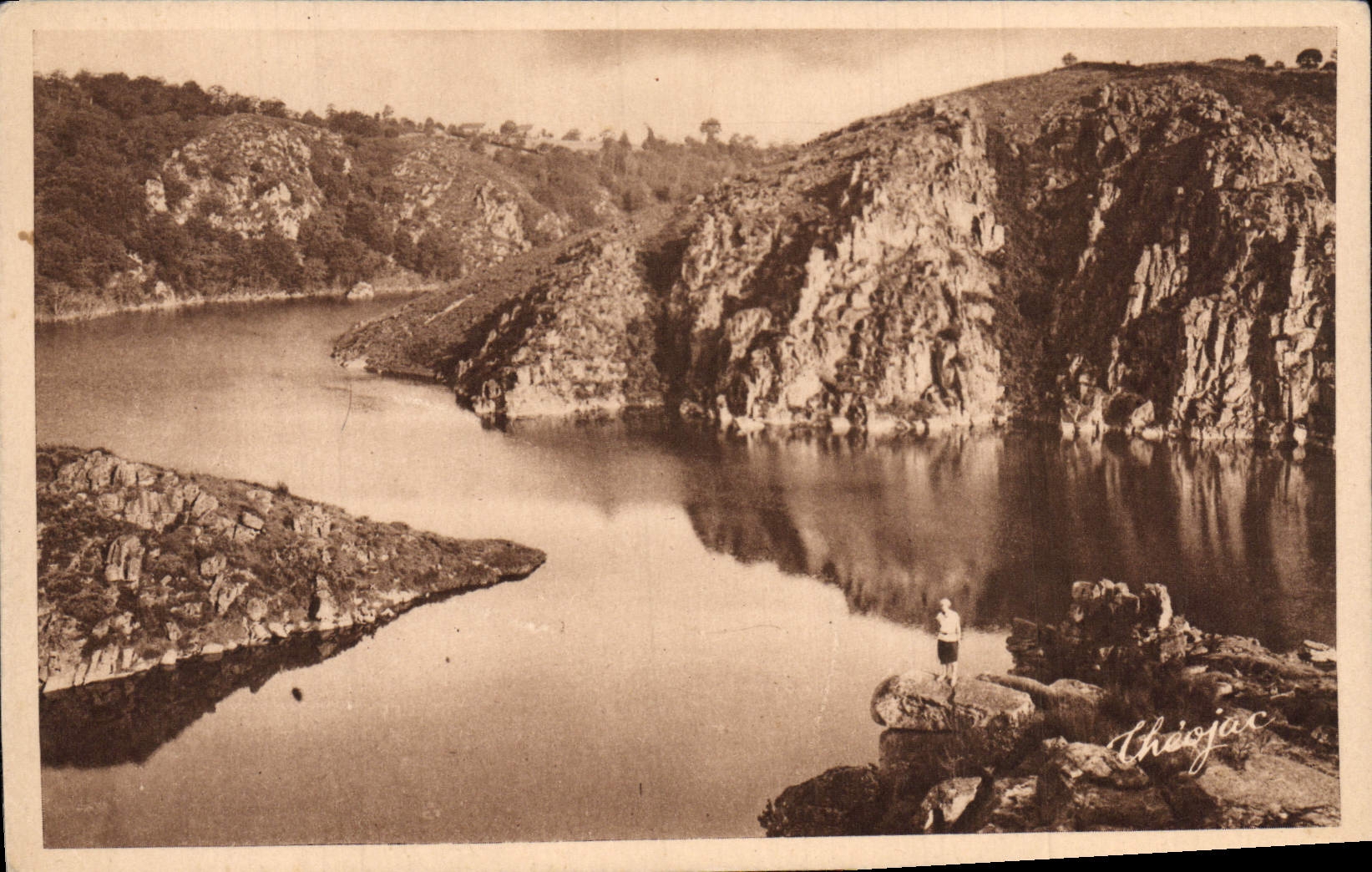 VINTAGE POSTCARD Hollow Illustrated Crozant the Confluence And the Rock Of the Ropemaking machines
