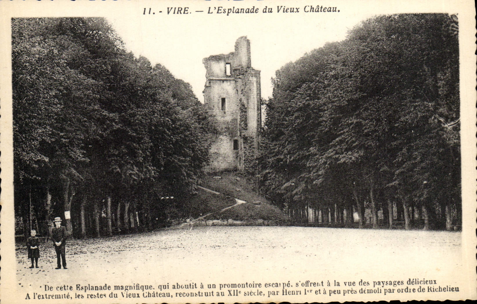 CPA Vire L'Esplanade Du Vieux Chateau