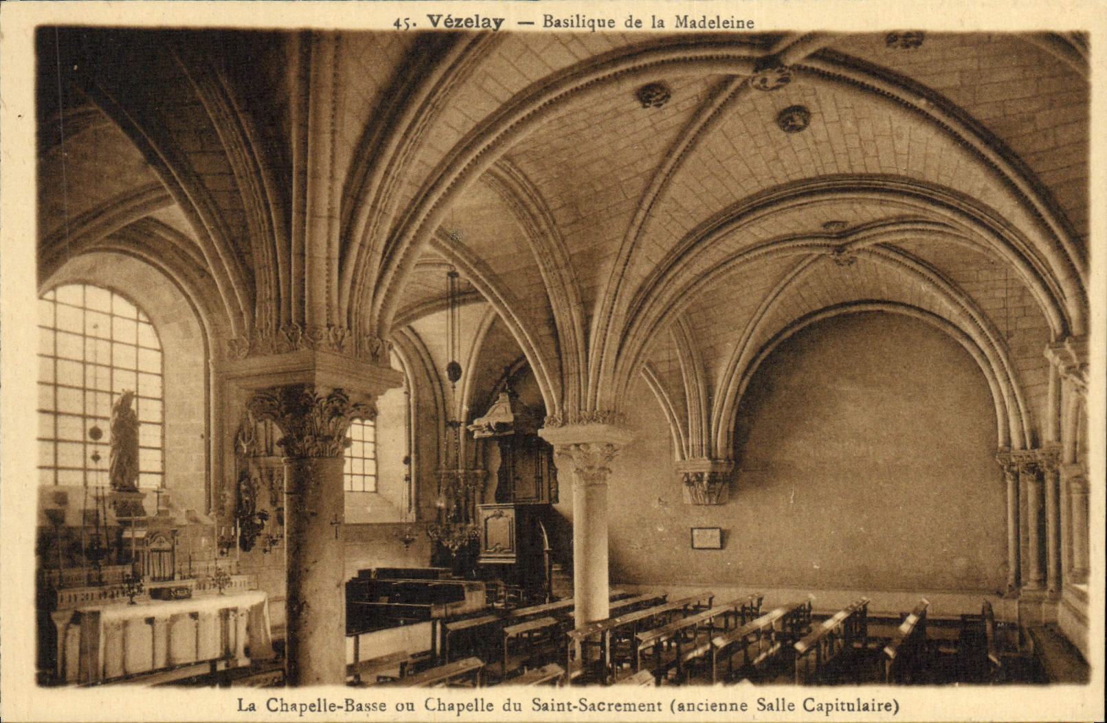 CPA Vezelay Basilique De La Madeleine chapelle Basse Ou Chapelle Du Saint Sacrement Ancienne salle capitulaire