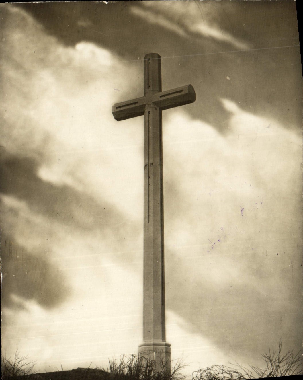 VINTAGE POSTCARD Hartmannswillerpkopf luminous Cross