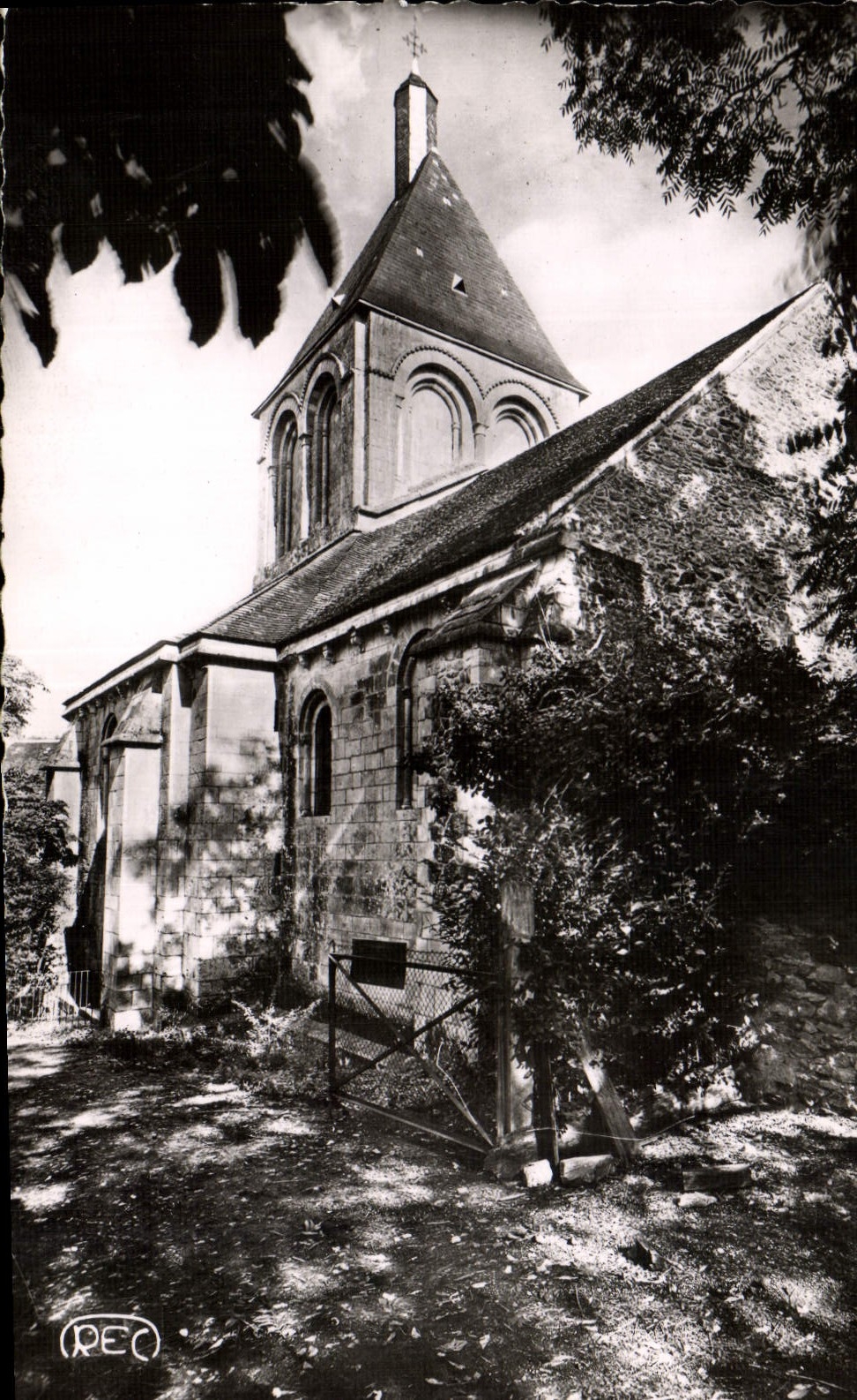 POSTAL MODERNA Gargilesse la iglesia
