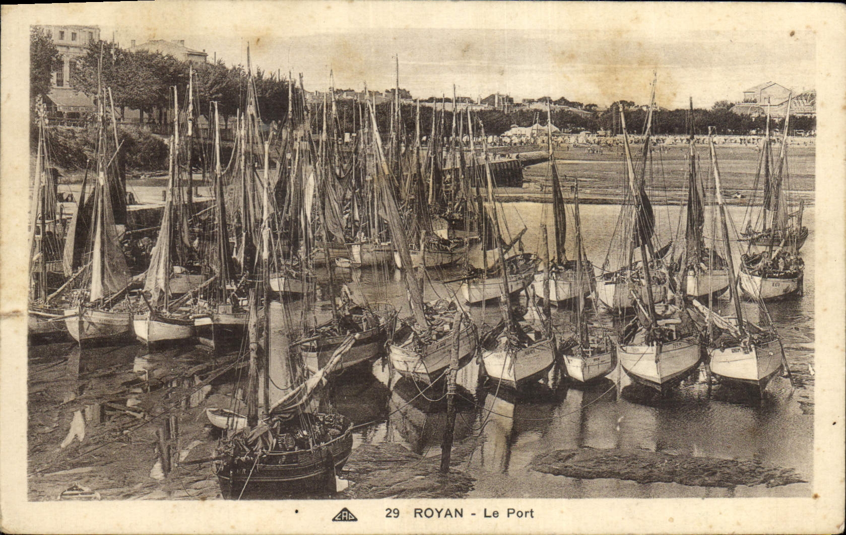 CPA Royan Le Port Bateaux