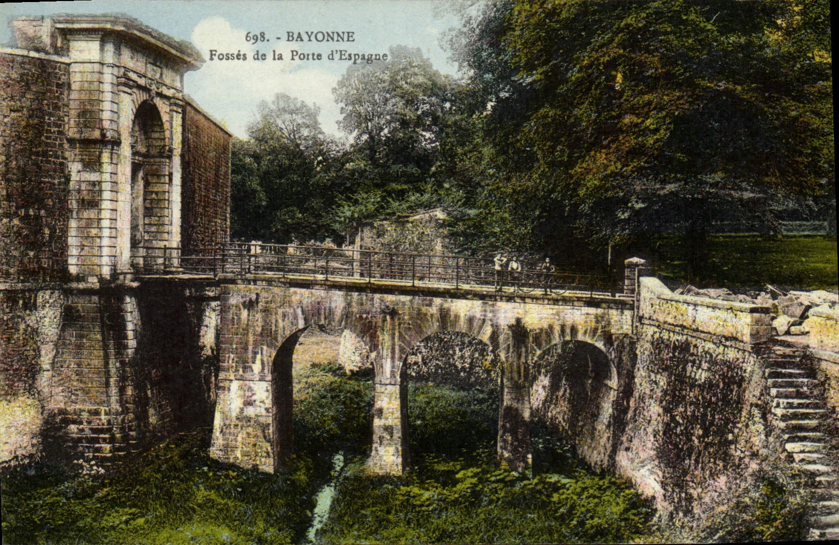 VINTAGE POSTCARD Bayonne Pits Of the Gate of Spain