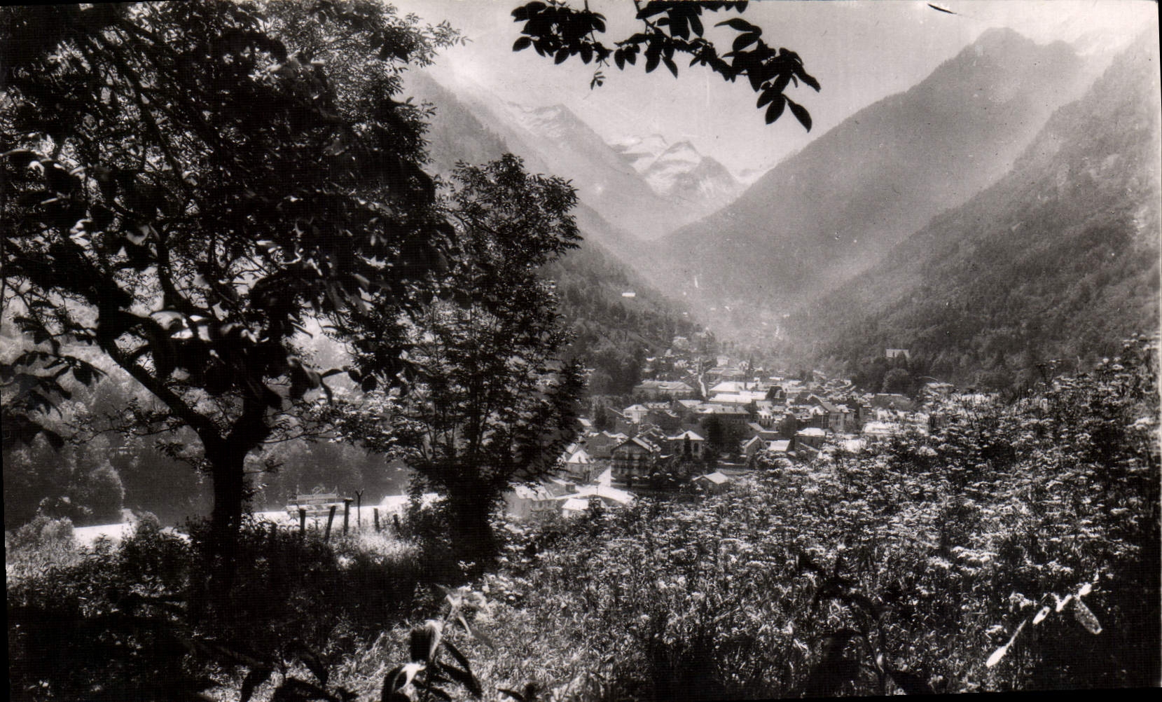 MODERN CARD Cauterets View