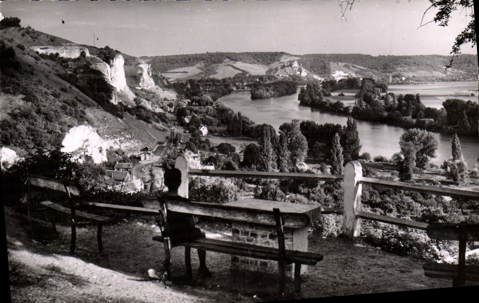 CPM Les Andelys La Vallee de la Seine sur la table d'orientation 