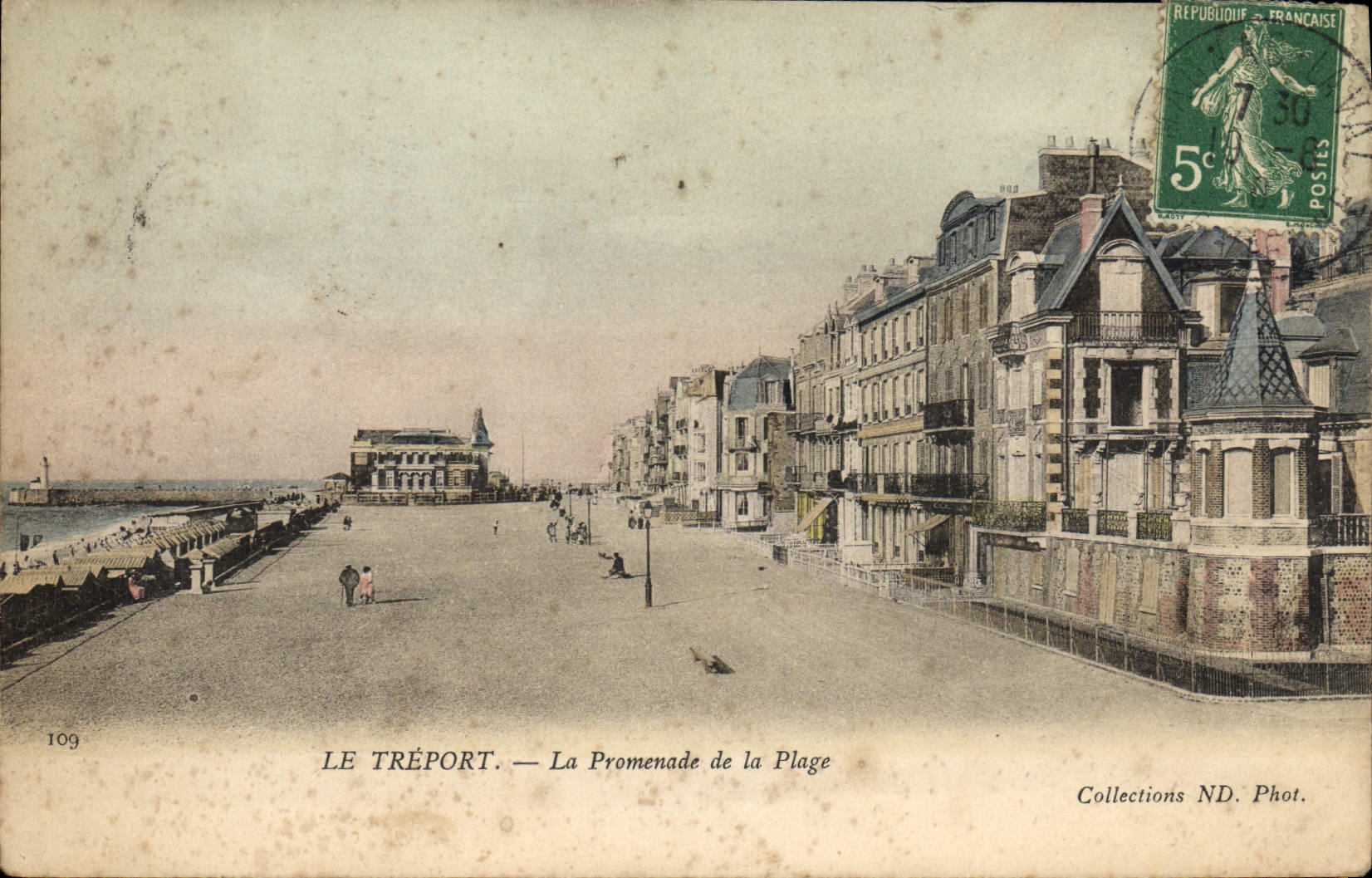 CPA Le Treport La Promenade de la Plage