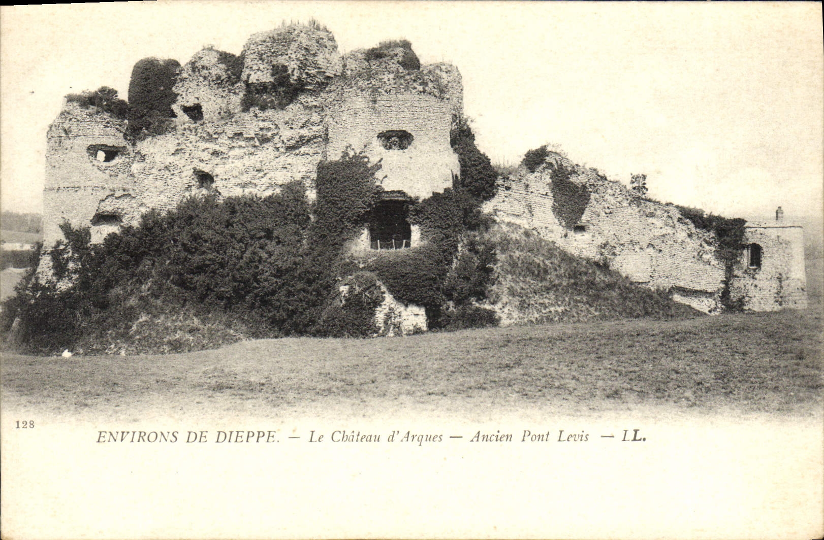 CPA Environs De Dieppe Le Chateau d'arquest Ancien Pont Levis