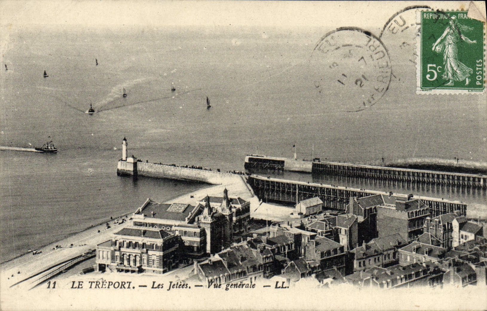 VINTAGE POSTCARD Treport Piers View