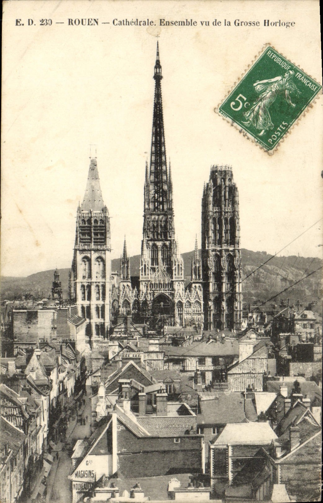 VINTAGE POSTCARD Rouen Cathedral seen Together of the Large Clock