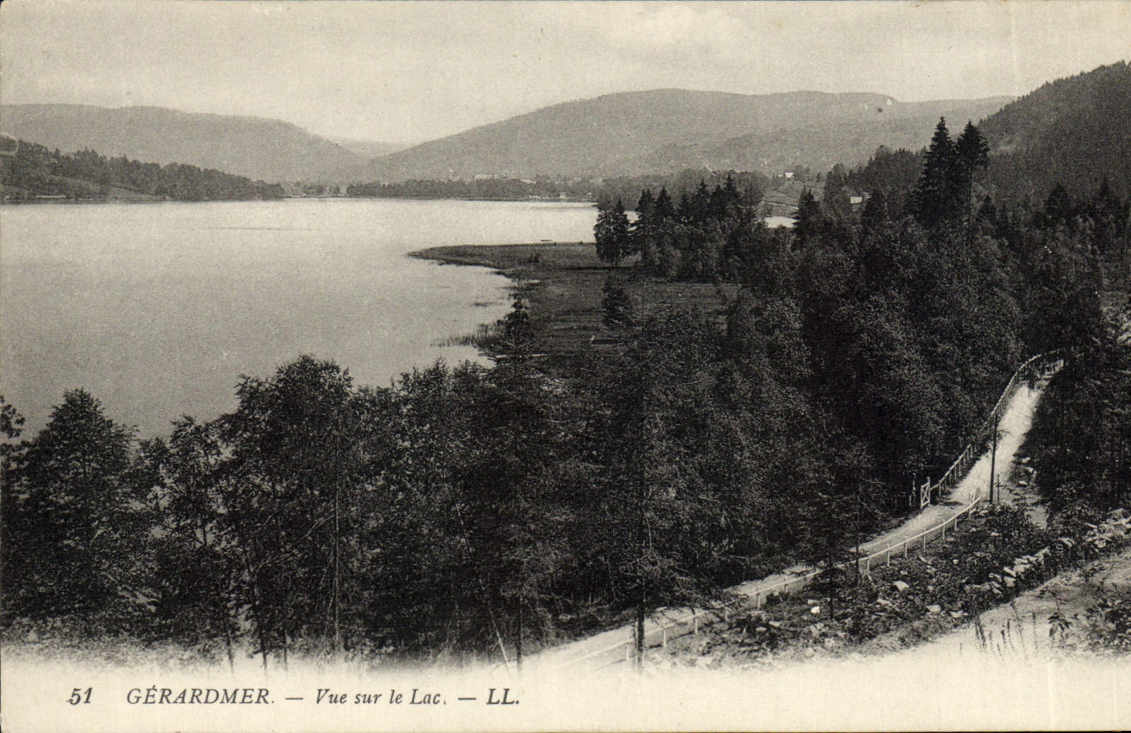 CPA Gerardmer Vue sur le Lac