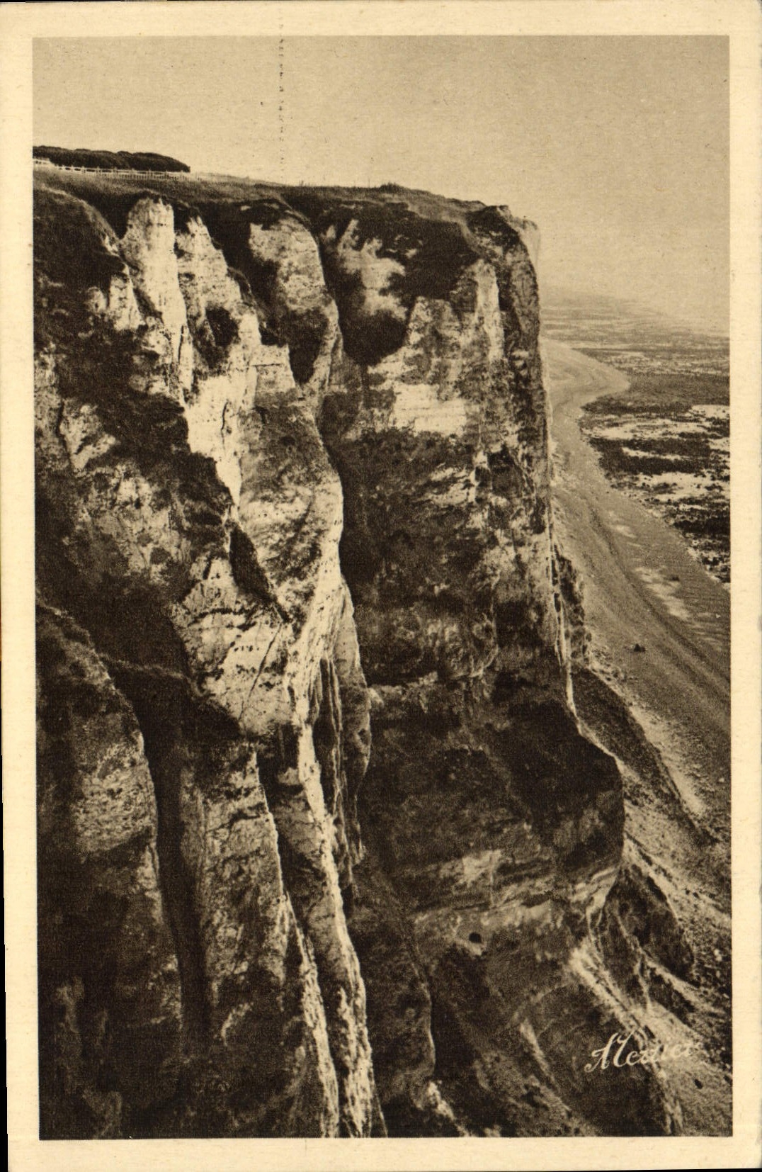 VINTAGE POSTCARD Treport Have Seas cliffs