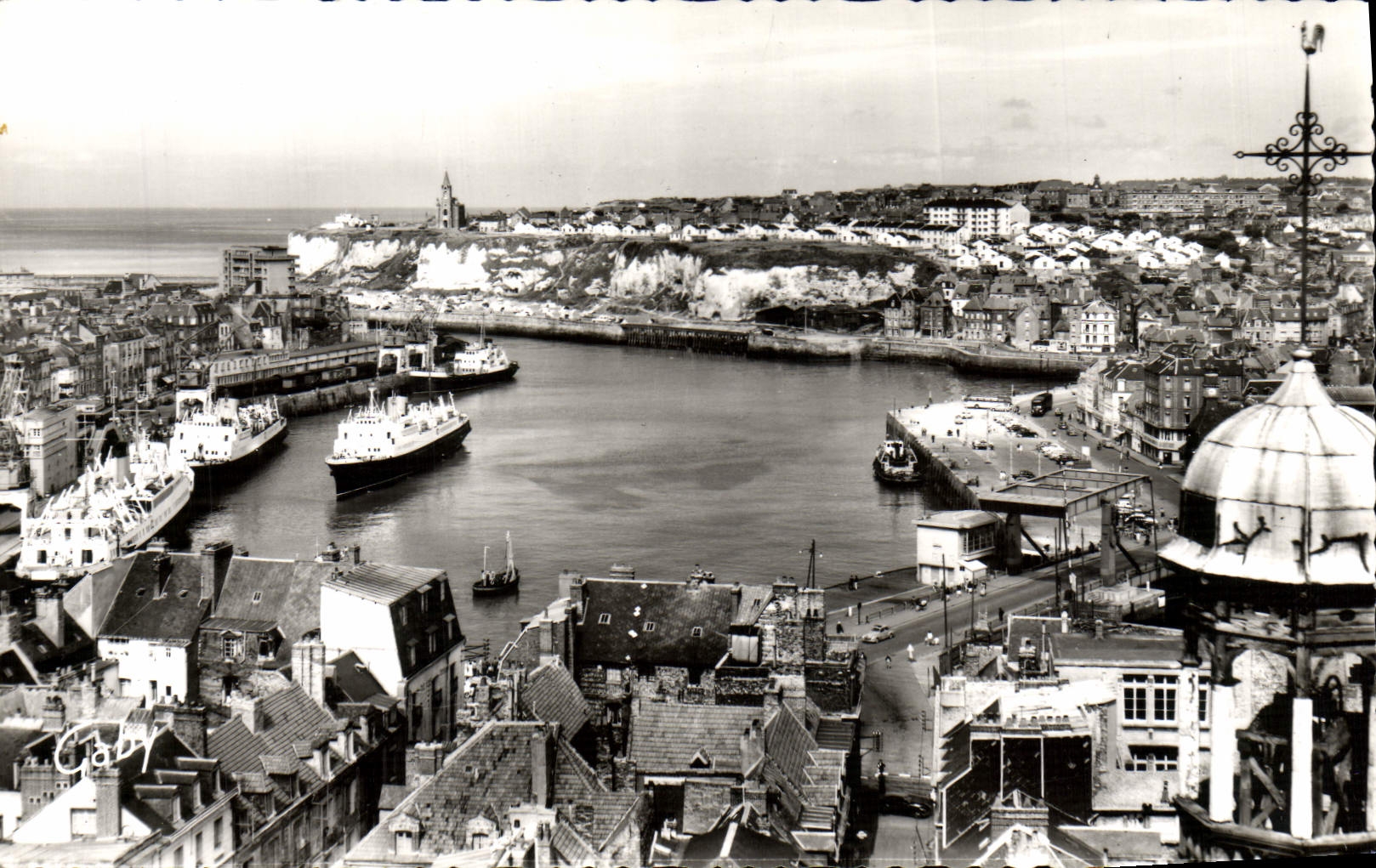 POSTAL MODERNA Dieppe los barcos portuarios