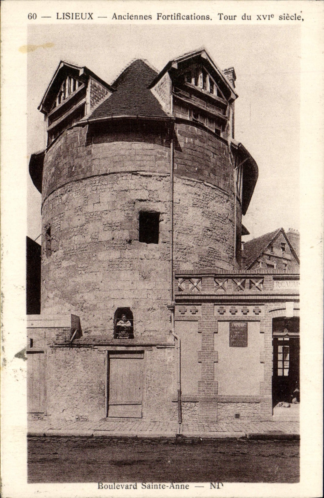 CPA Lisieux Anciennes Fortifications Tour du 16eme Boulevard Sainte Anne