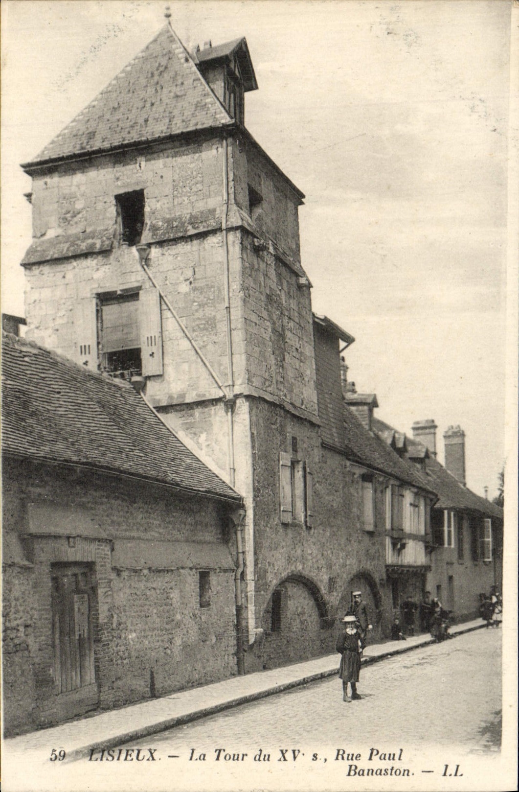 CPA Lisieux La Tour du 15eme Rue Paul Banaston