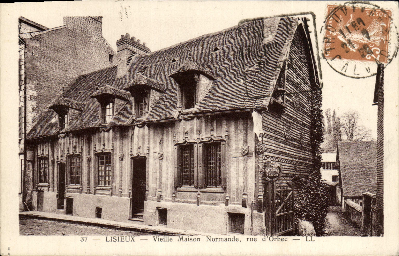 Calle normanda de la casa de la mujer mayor de Lisieux de la POSTAL de la VENDIMIA de Orbec