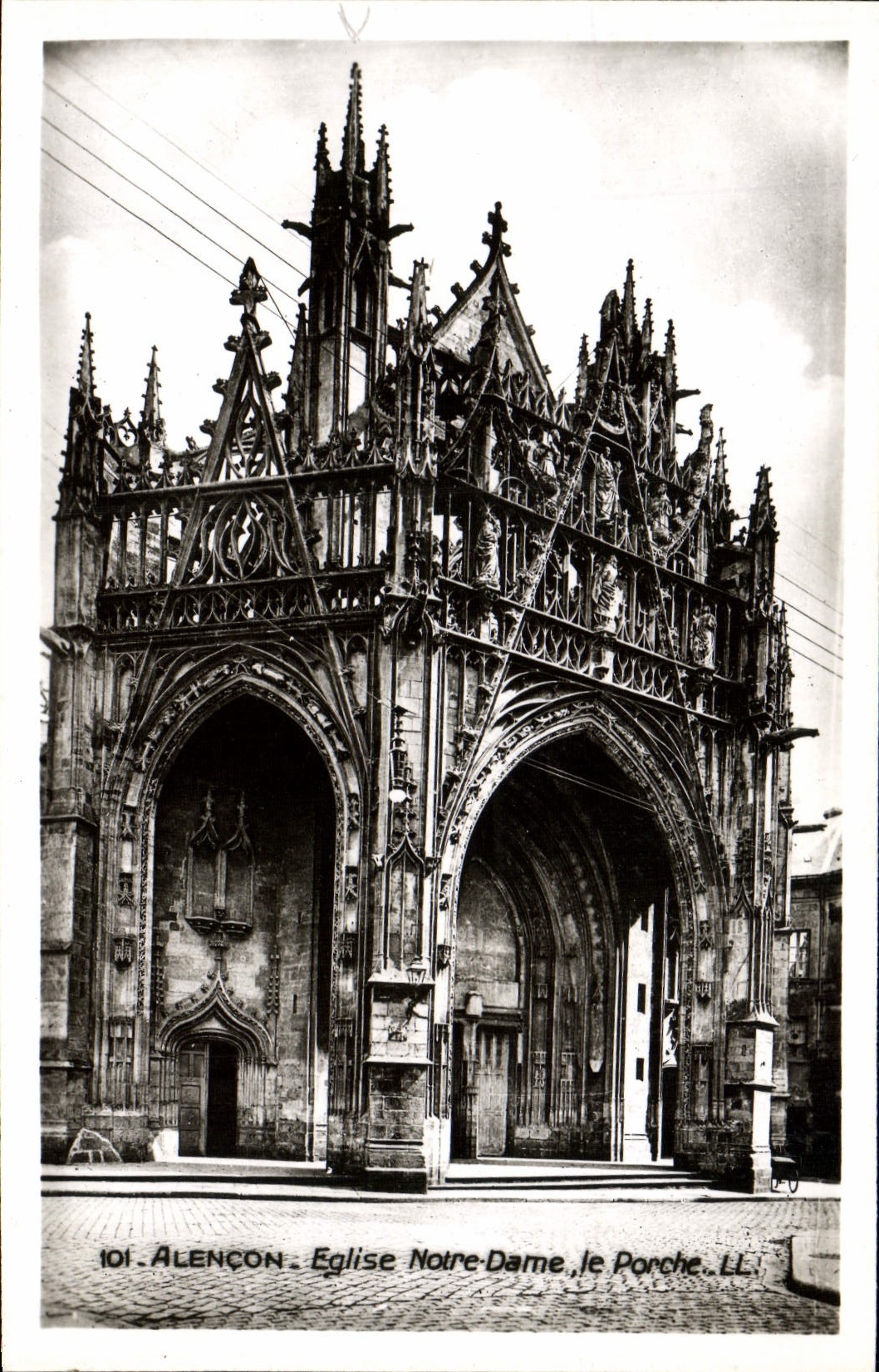 CPM Alencon Eglise Notre Dame Le porche
