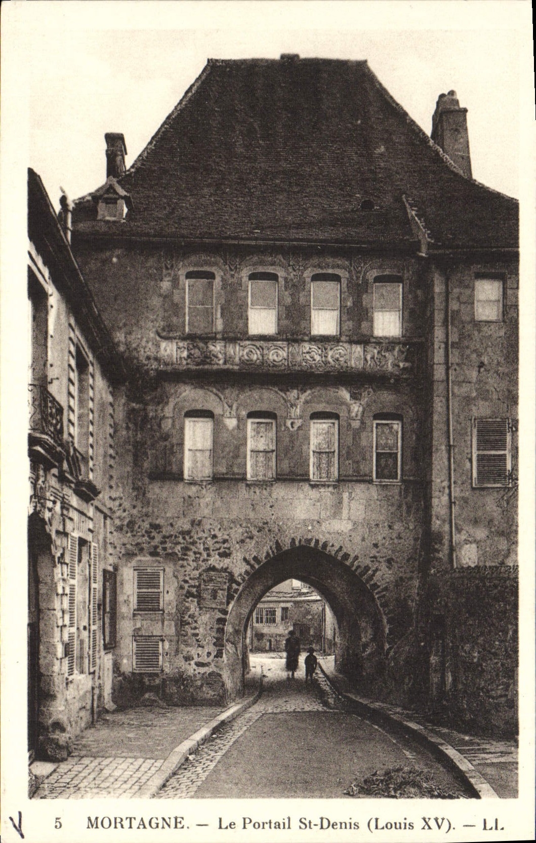 VINTAGE POSTCARD Mortagne the Gate St Denis