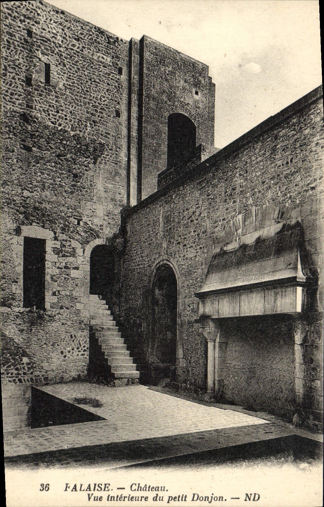 VINTAGE POSTCARD Cliff Castle Seen Interior of the small keep