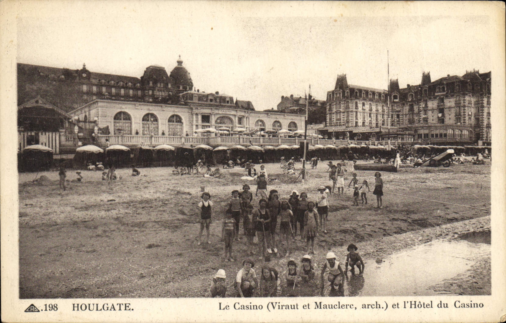 VINTAGE POSTCARD Houlgate the Casino and the hotel of the casino Children