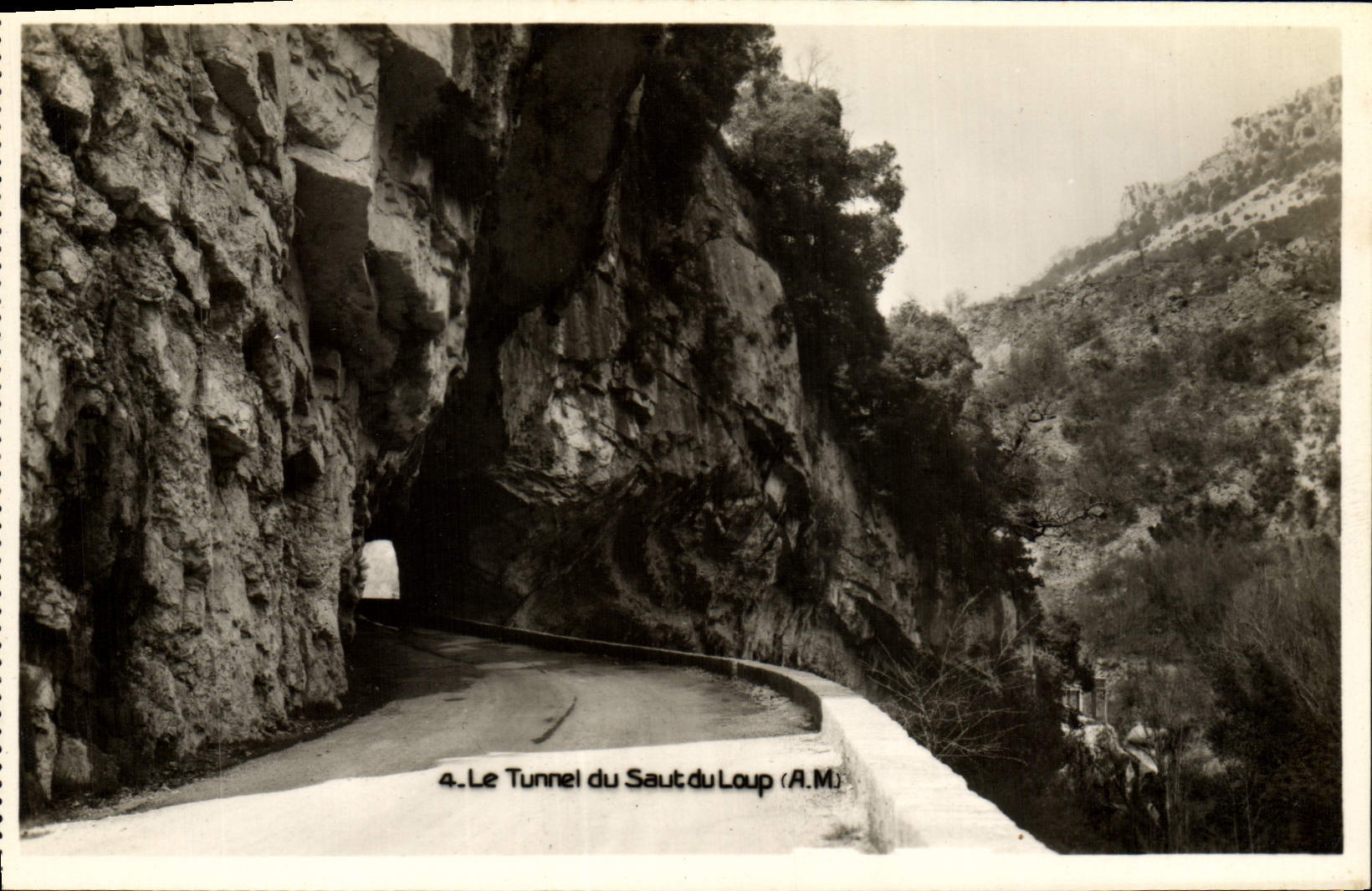 MODERN CARD the Tunnel of the Jump of the Wolf