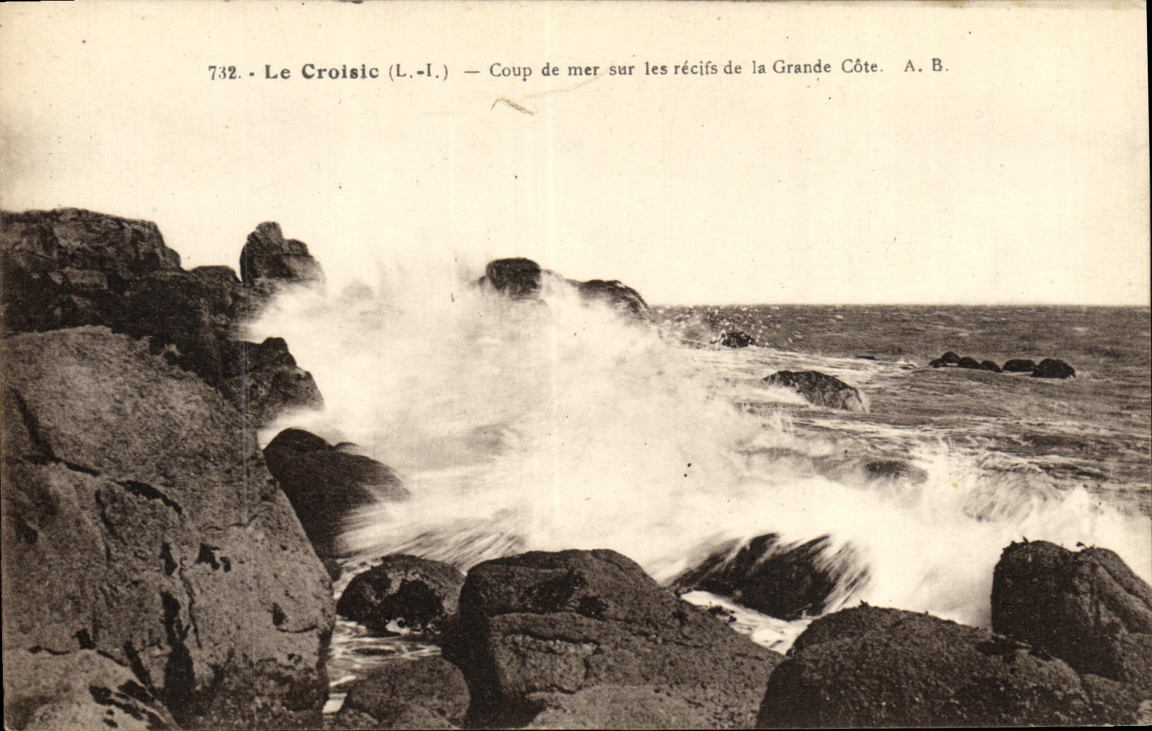 VINTAGE POSTCARD Croisic Heavy swell on the reefs of Grane Dimensions