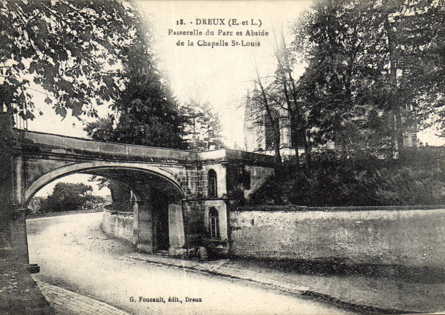 CPA Dreux Passerelle du Parc et Abside de la chapelle St Louis