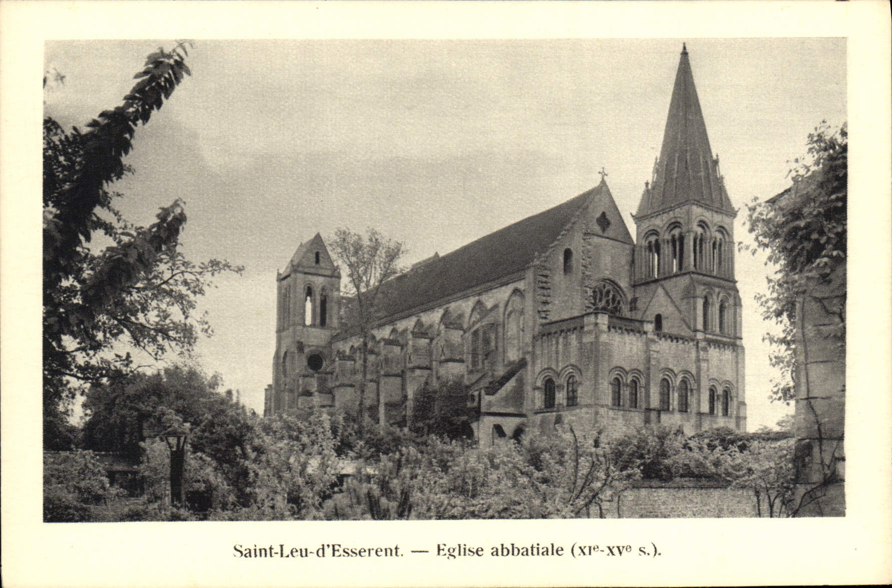 Iglesia santa de la abadía de Esserent del d del leu de la POSTAL de la VENDIMIA