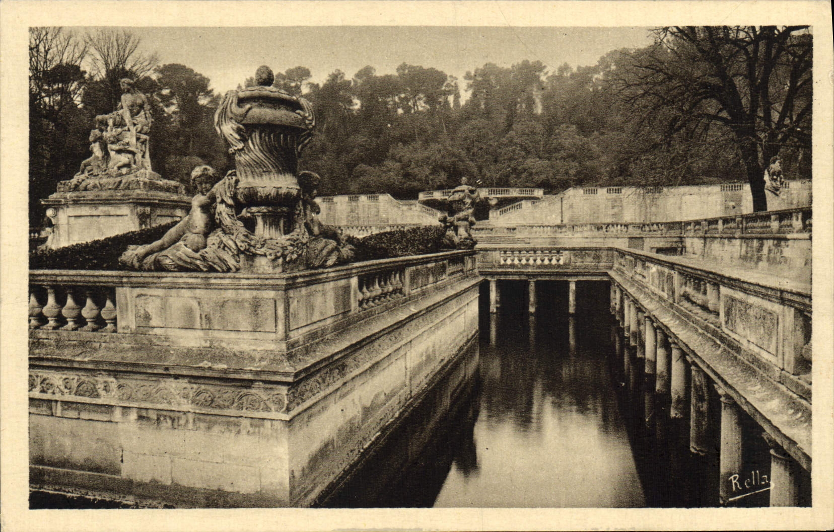 CPA Nimes Les jardins de la fontaine 