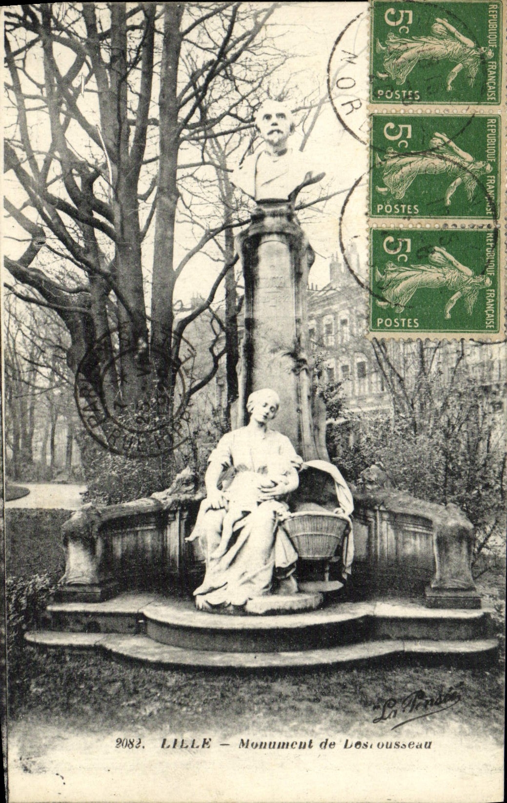 VINTAGE POSTCARD Lille Monument De Desrousseau