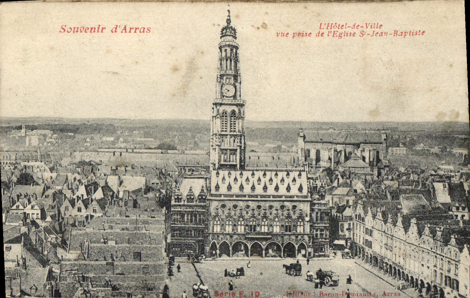 CPA Souvenir d'Arras L'Hotel De Ville Vue Prise De l'Eglise St Jean Baptiste