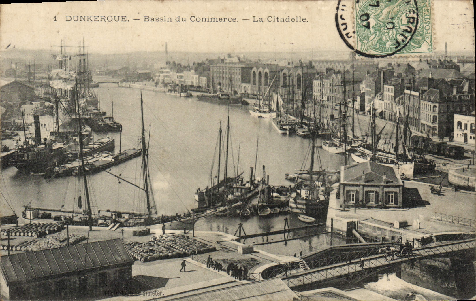 CPA Dunkerque Bassin Du Commerce La Citadelle Bateaux