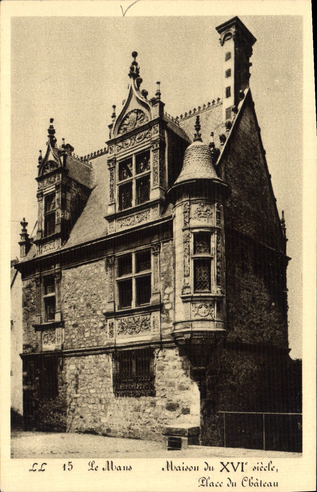 VINTAGE POSTCARD Mans House of the 16th Place of the castle