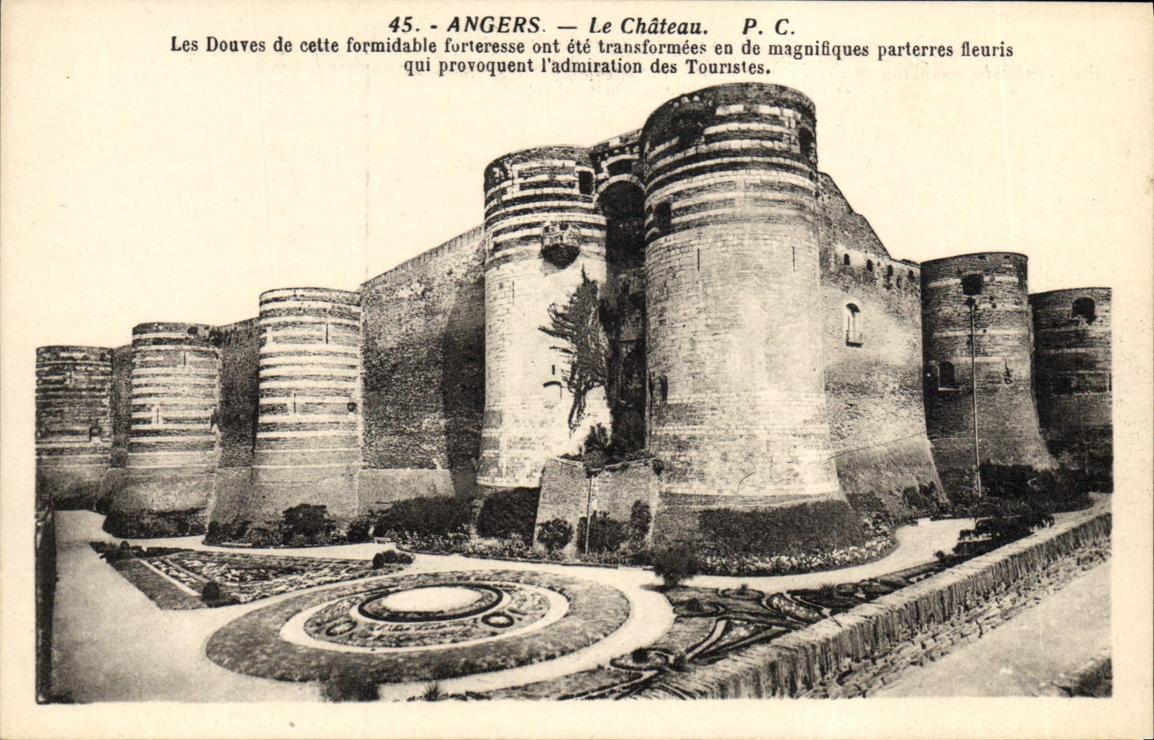 La POSTAL de la VENDIMIA encoleriza las zanjas del castillo