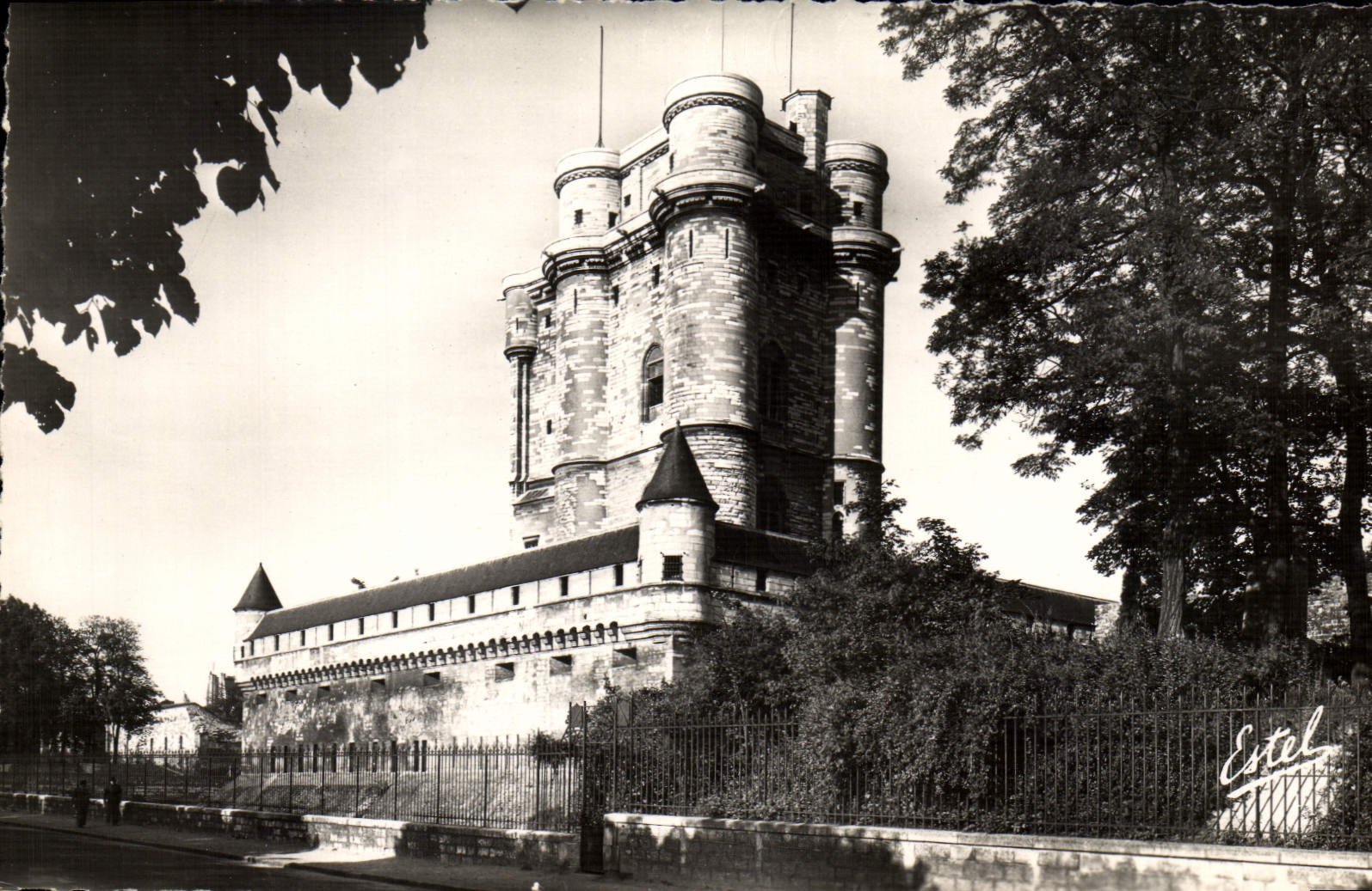MODERN CARD Vincennes the Keep of the Castle
