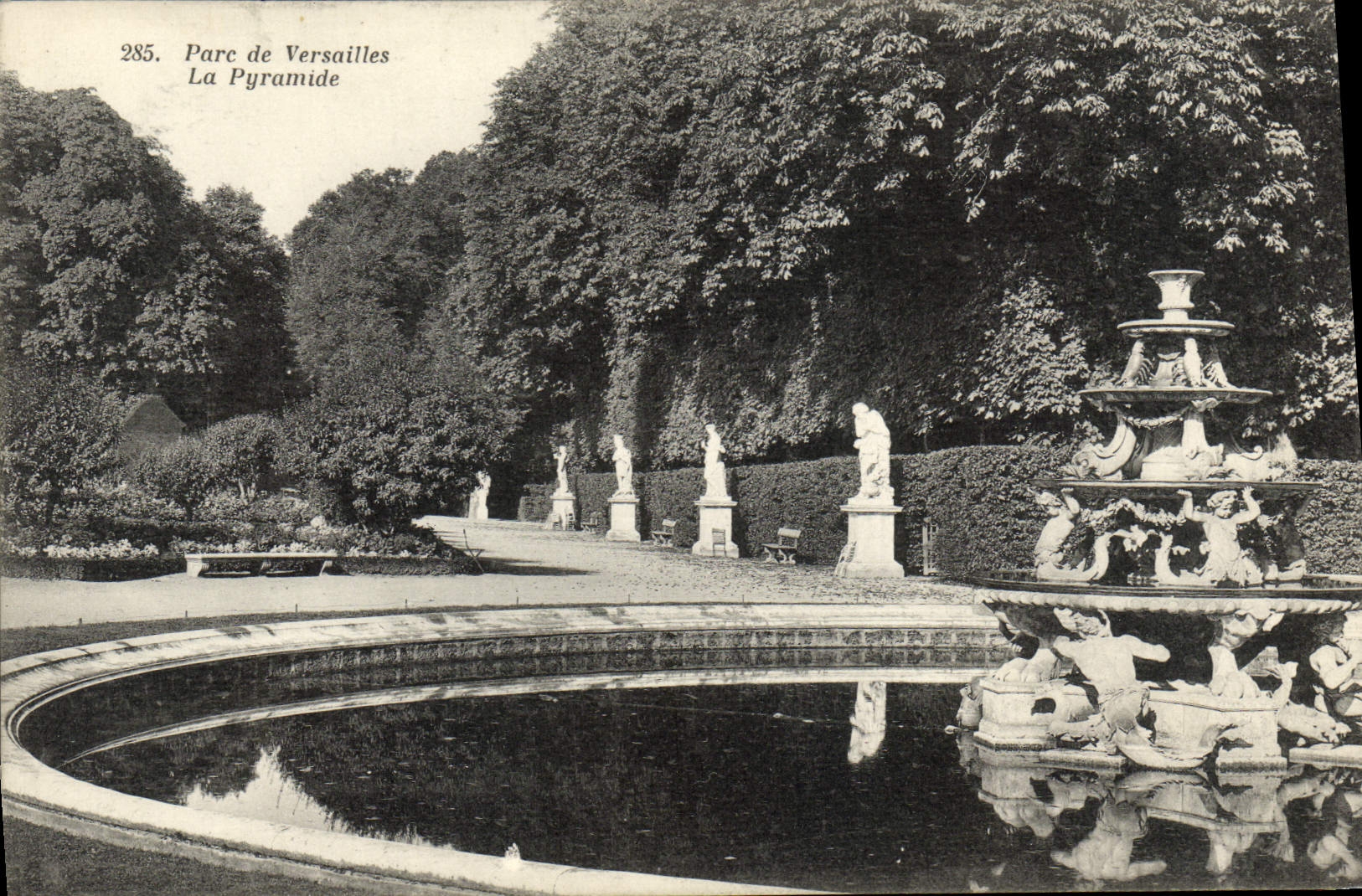 CPA Versailles La Pyramide Le parc