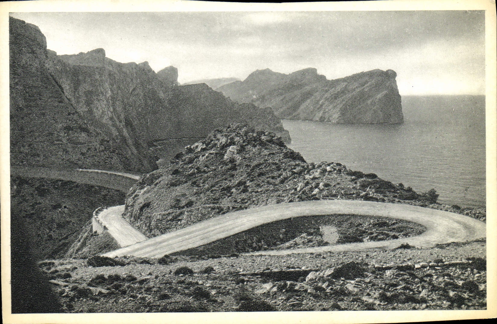CPM Lacets de route pres de la cote