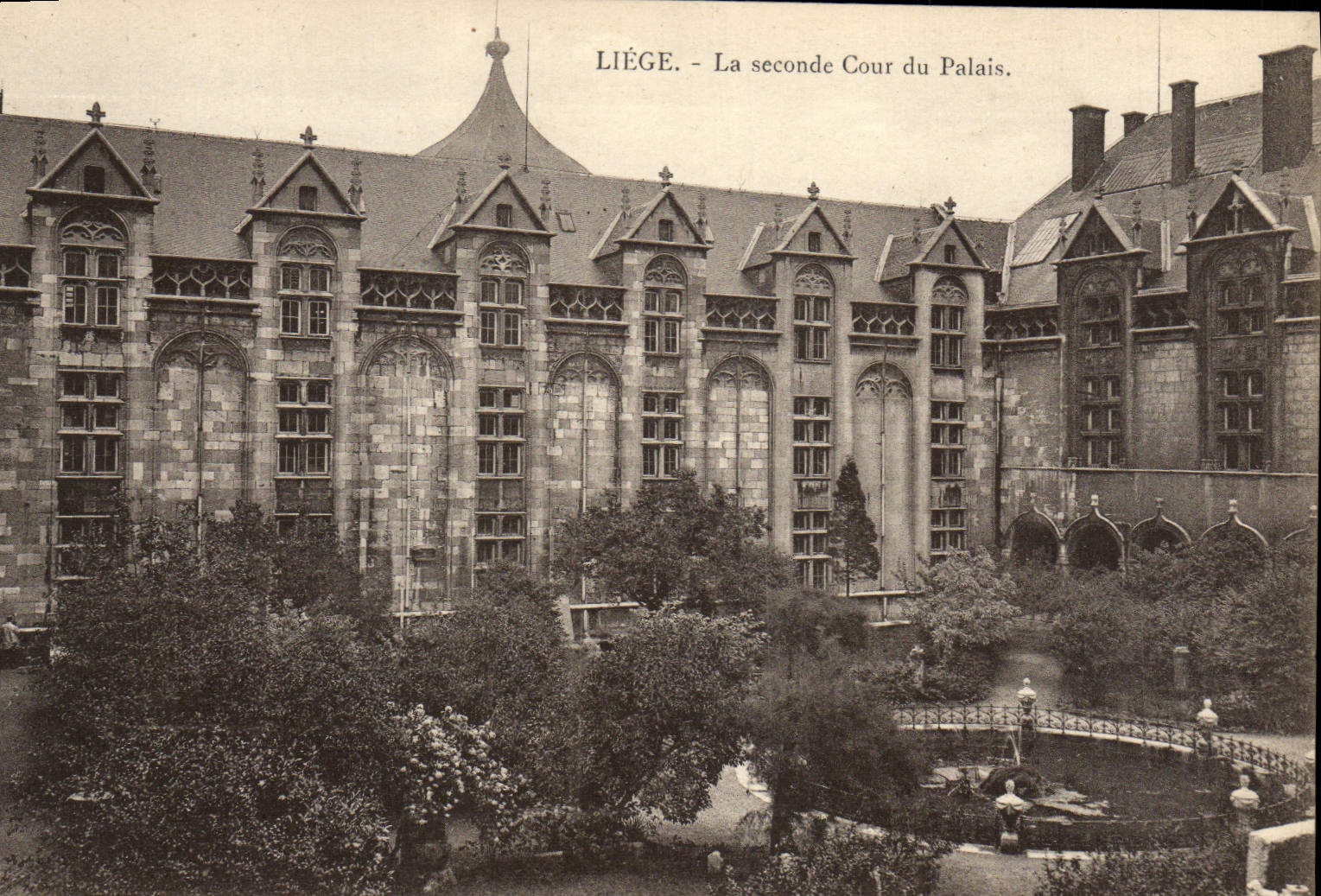 VINTAGE POSTCARD Liege Second Court of the Palate