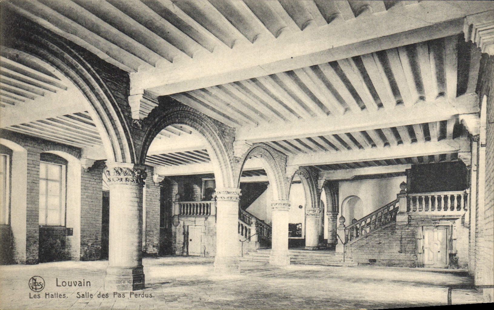 CPA Louvain Les Halles des Pas Perdus