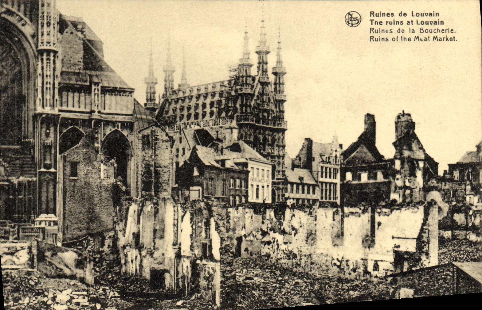 CPA Ruines de Louvain Militaria