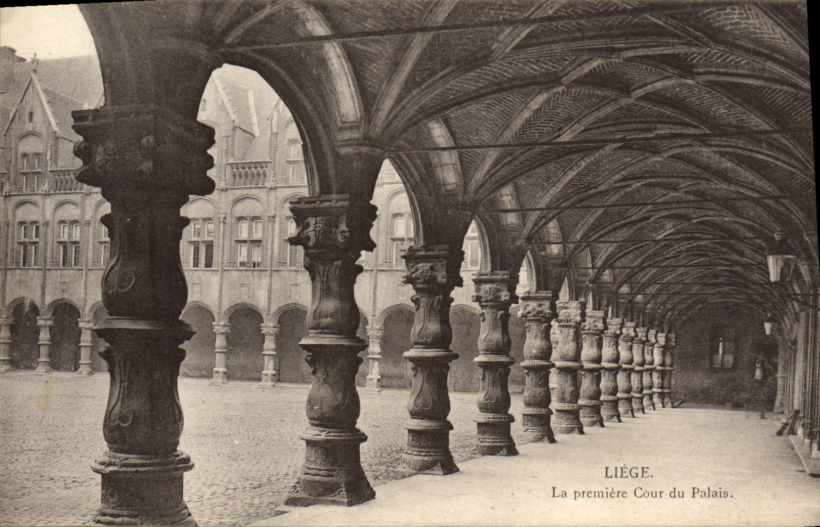 VINTAGE POSTCARD Liege First Court Of the Palate