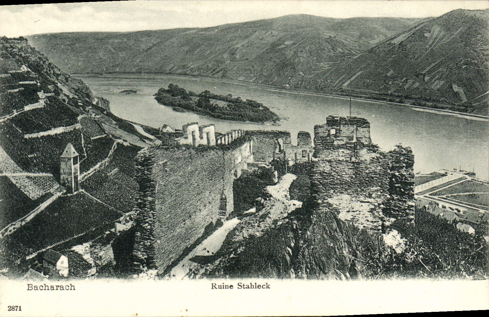 VINTAGE POSTCARD Bacharach Ruins Stahleck