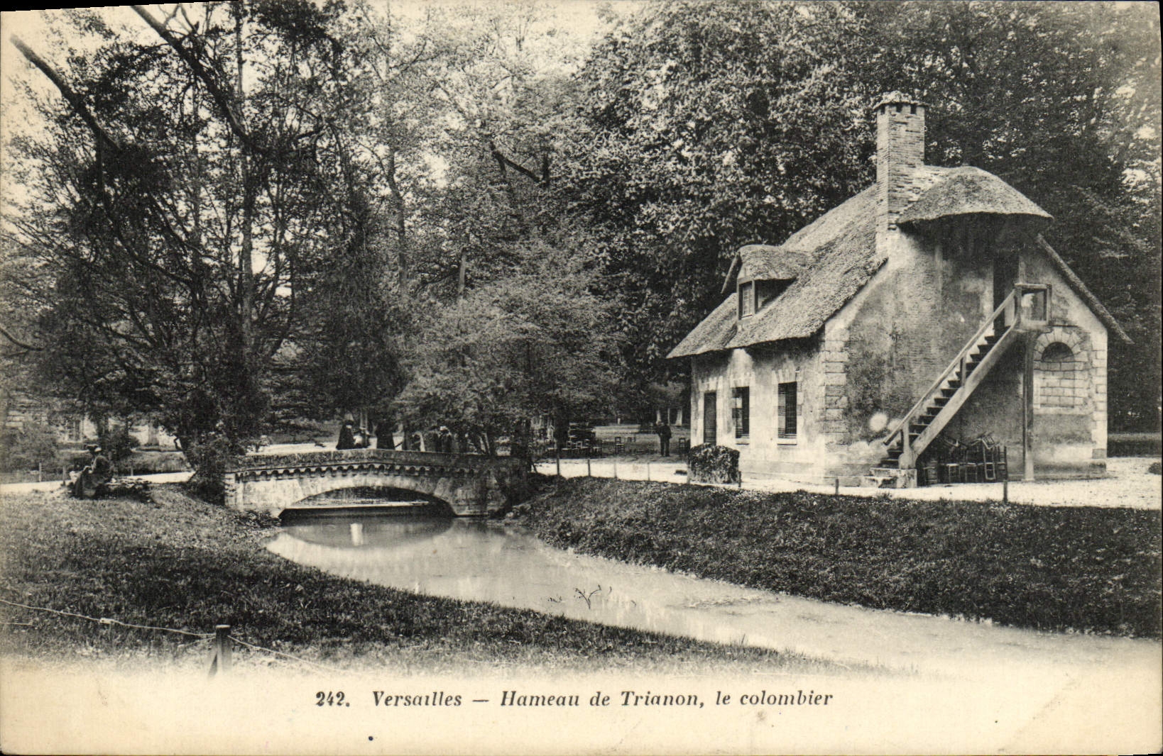 CPA Versailles Hameau De Trianon Le Colombier