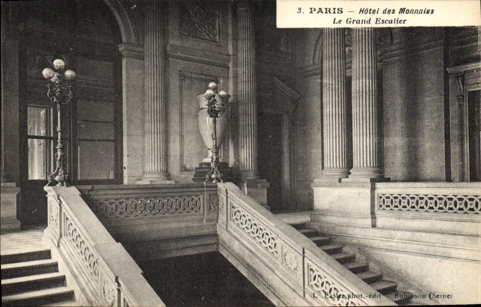 CPA Paris Hotel Des Monnaies Le Grand Escalier